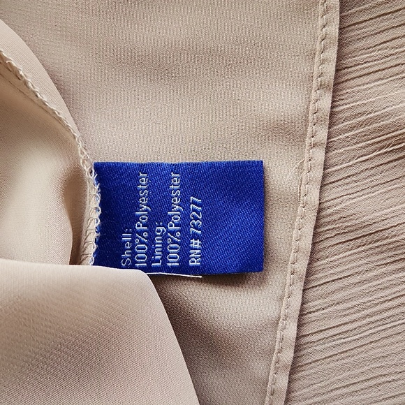 Pretty, NWOT, Apt. 9, Ladies Sleeveless Top. Three tiers of Ruffles, Taupe - Picture 4 of 5